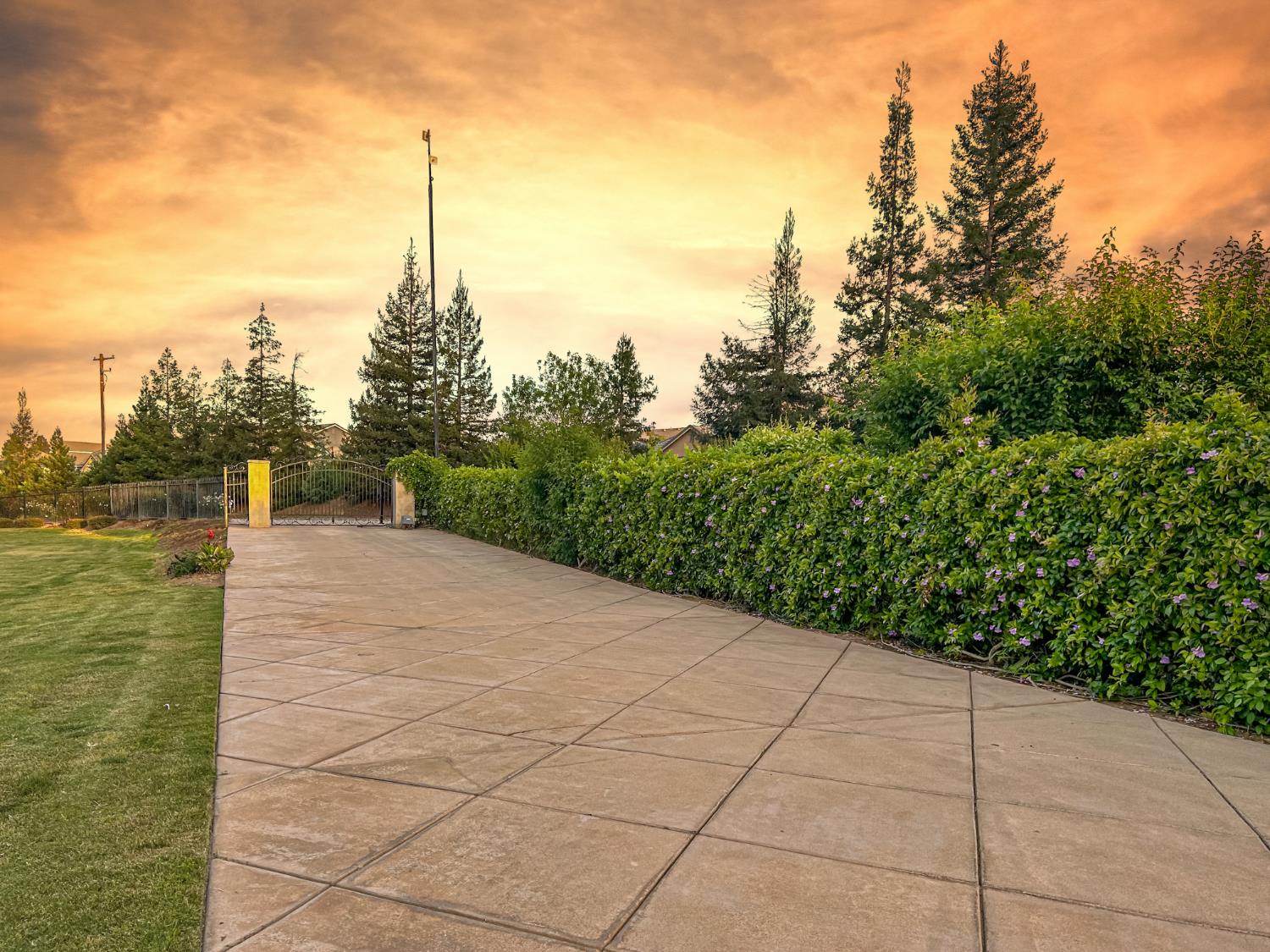 12622 Valley Vista Ln, Fresno, CA 93730