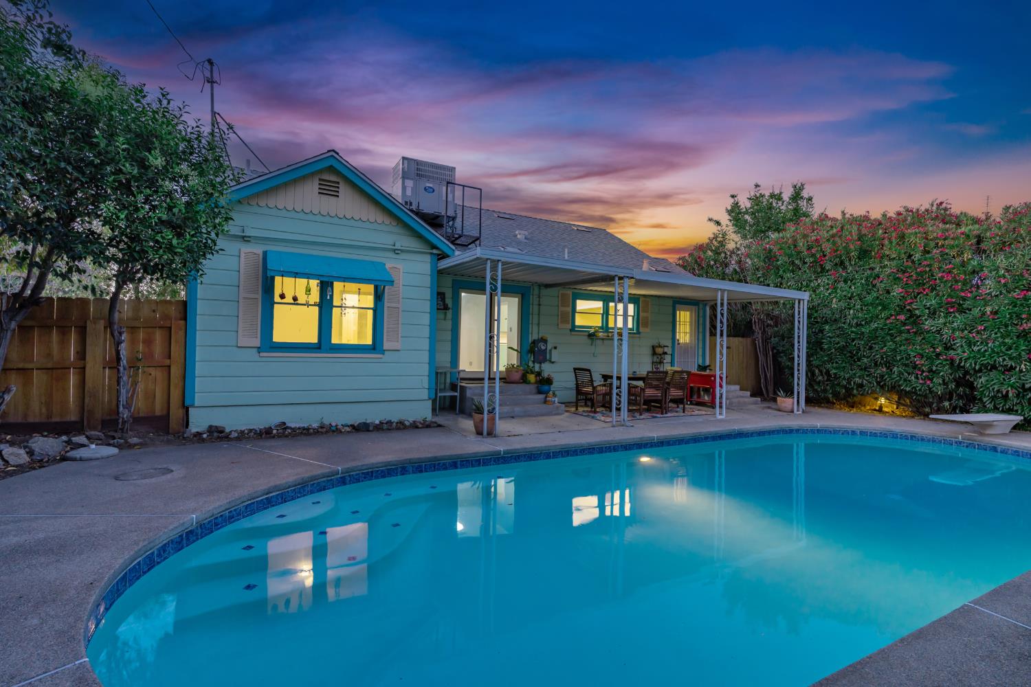 2704 E Michigan Ave, Fresno, CA 93703