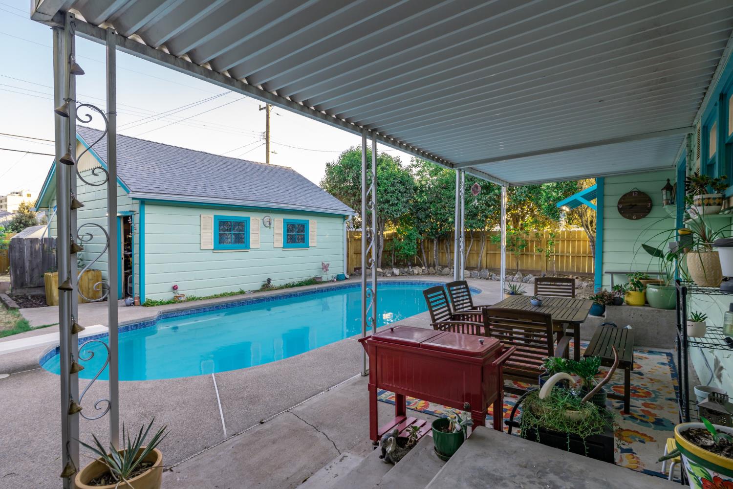 2704 E Michigan Ave, Fresno, CA 93703