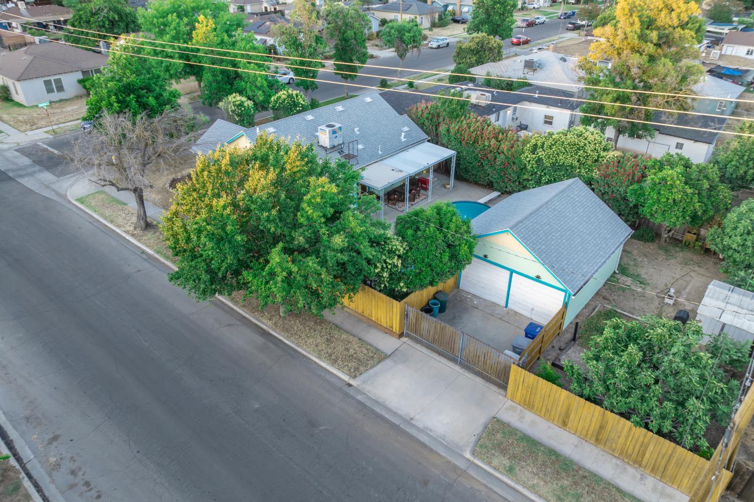 2704 E Michigan Ave, Fresno, CA 93703