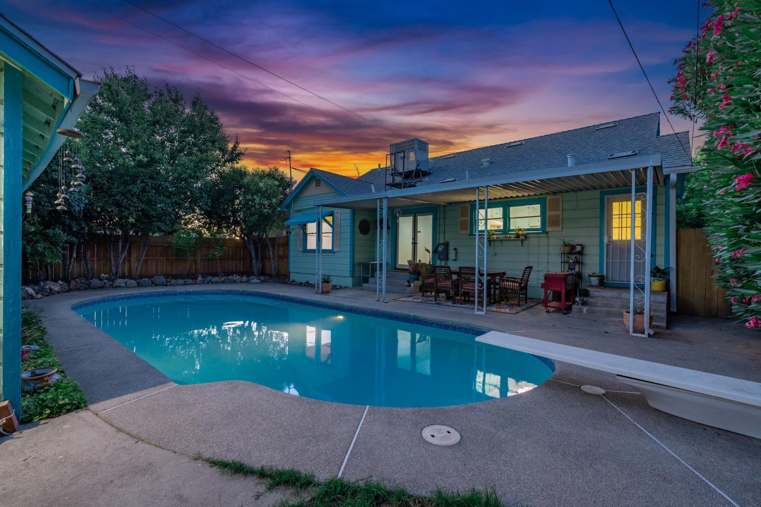 2704 E Michigan Ave, Fresno, CA 93703