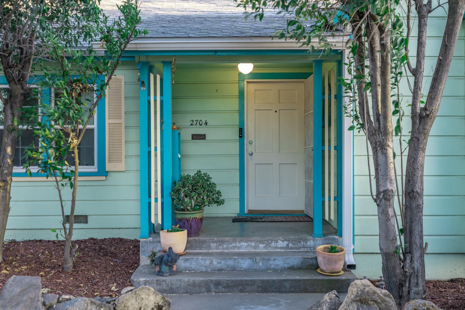 2704 E Michigan Ave, Fresno, CA 93703
