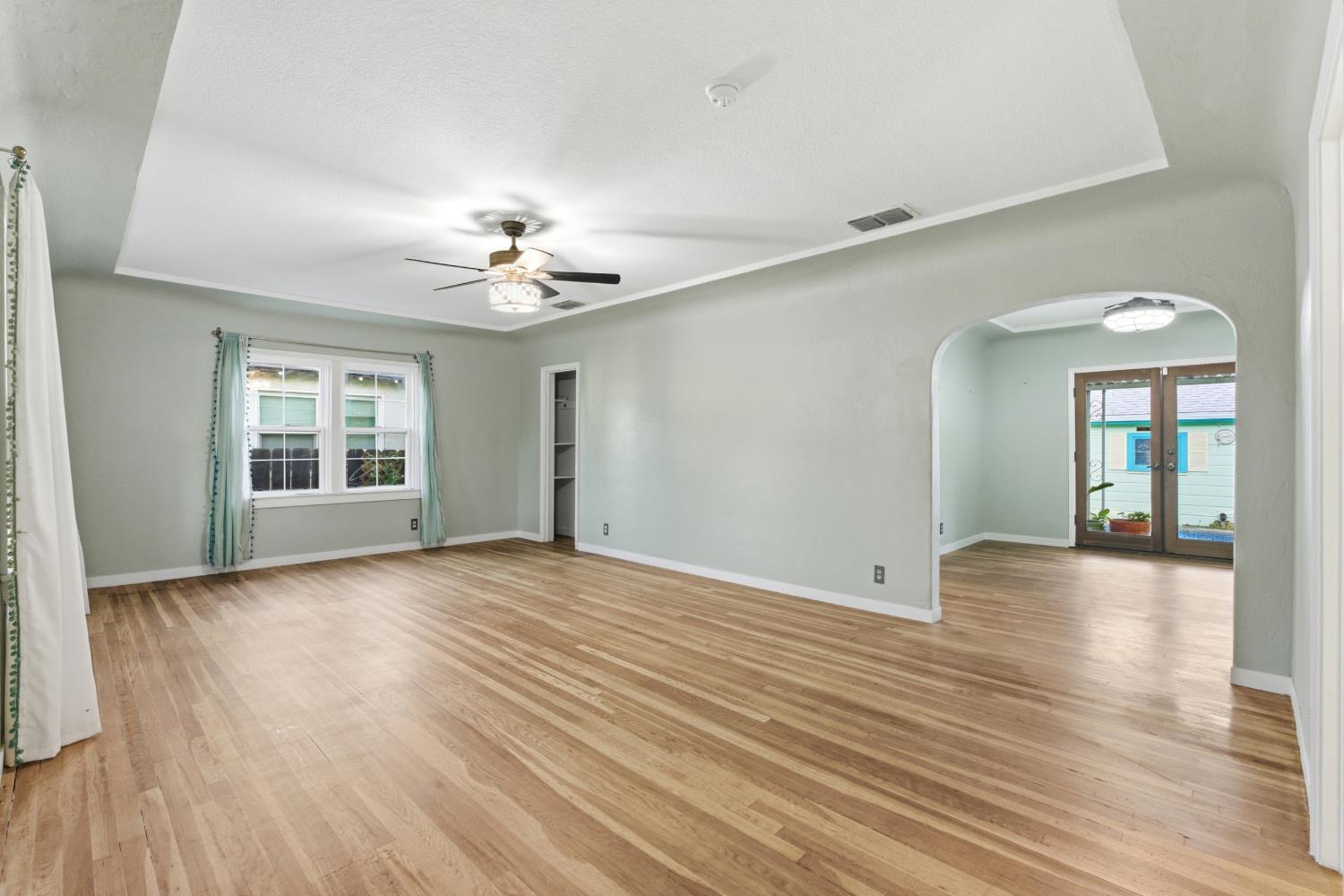 2704 E Michigan Ave, Fresno, CA 93703