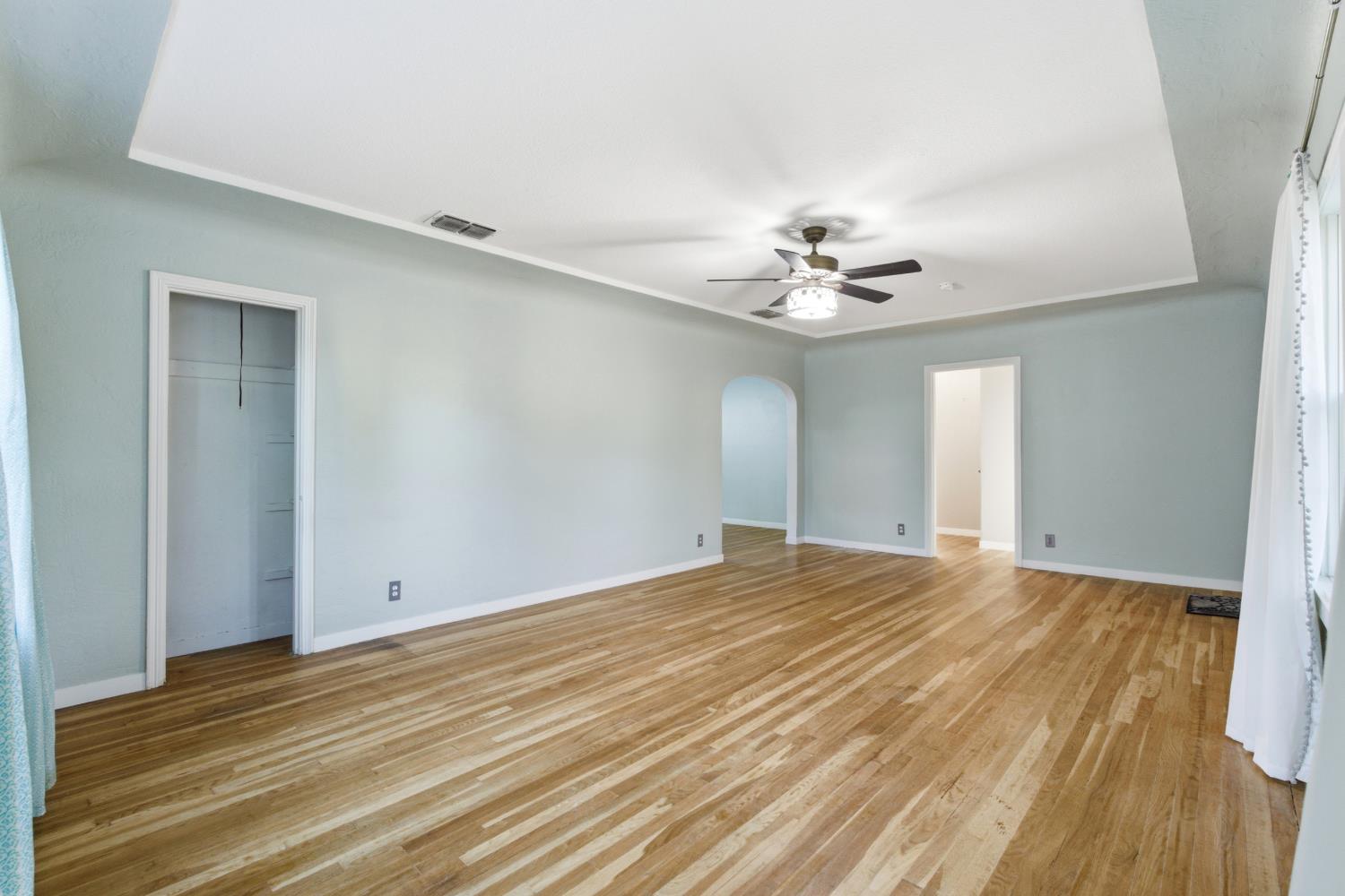 2704 E Michigan Ave, Fresno, CA 93703