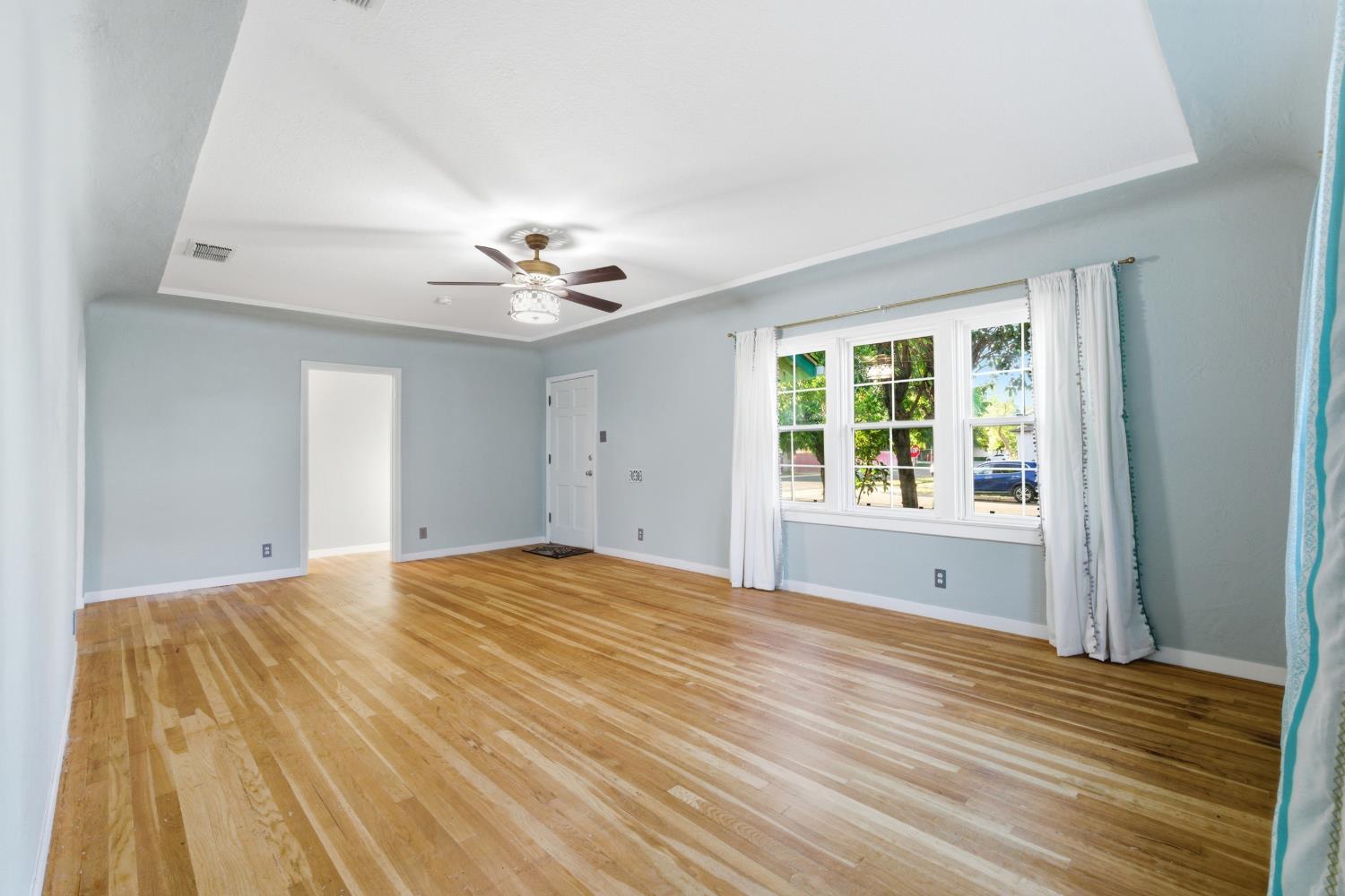 2704 E Michigan Ave, Fresno, CA 93703