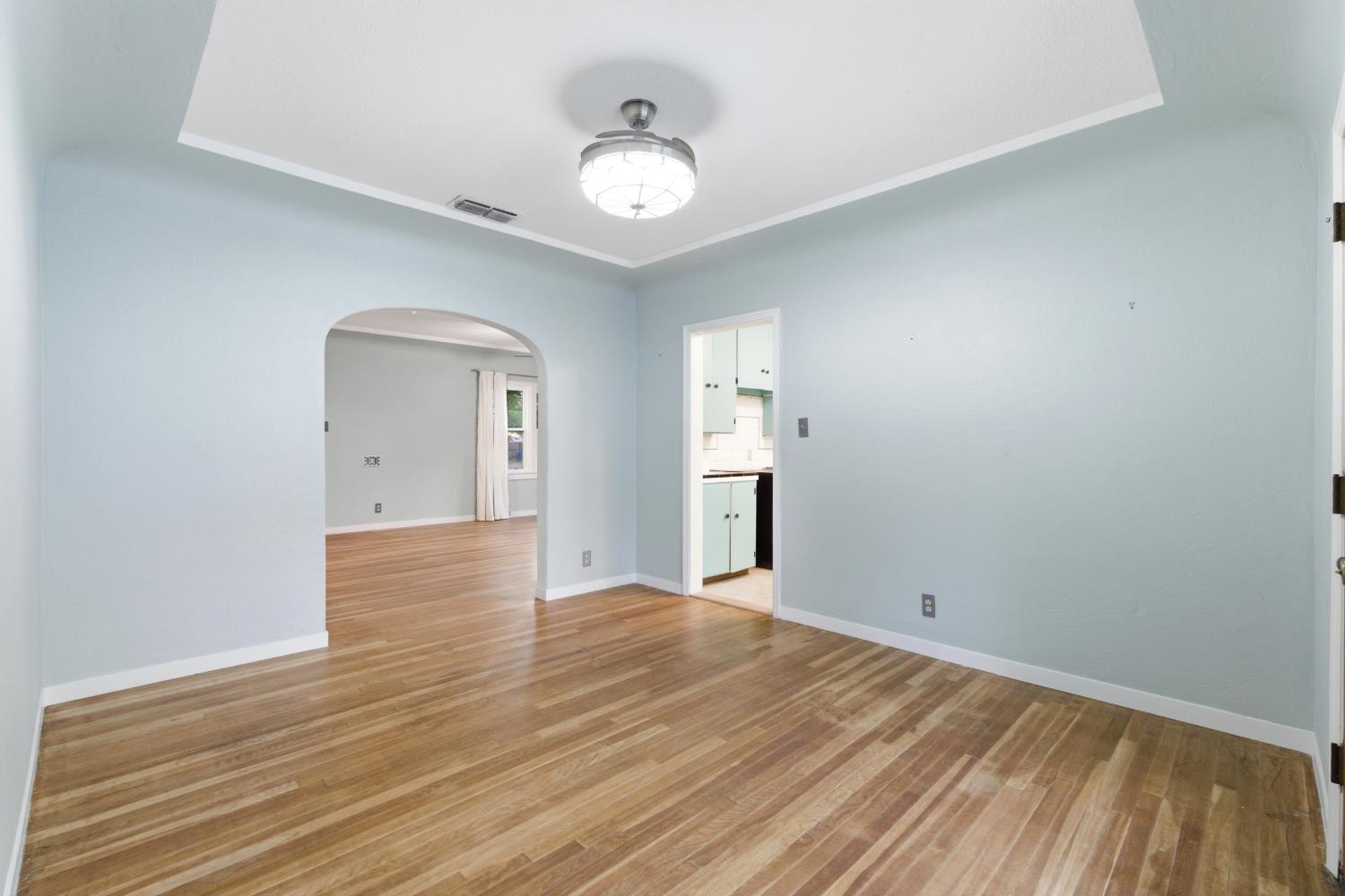 2704 E Michigan Ave, Fresno, CA 93703