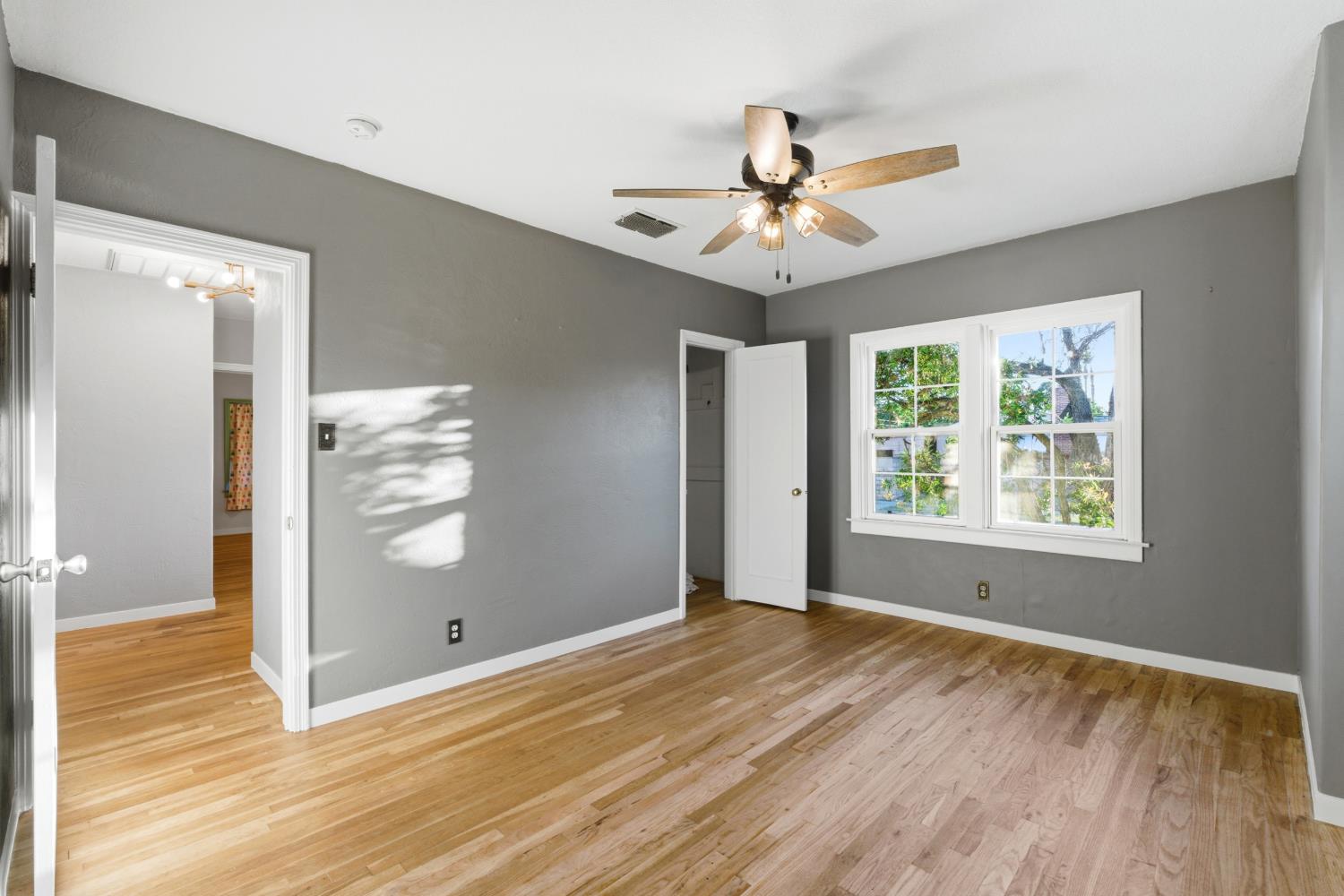 2704 E Michigan Ave, Fresno, CA 93703