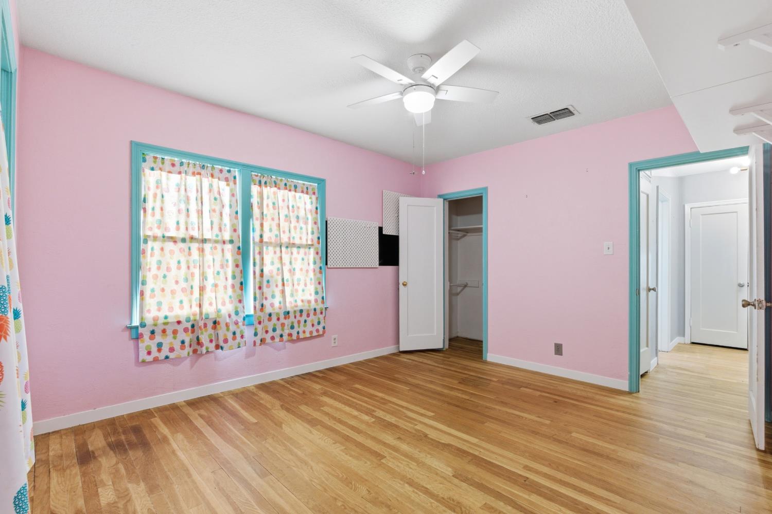 2704 E Michigan Ave, Fresno, CA 93703
