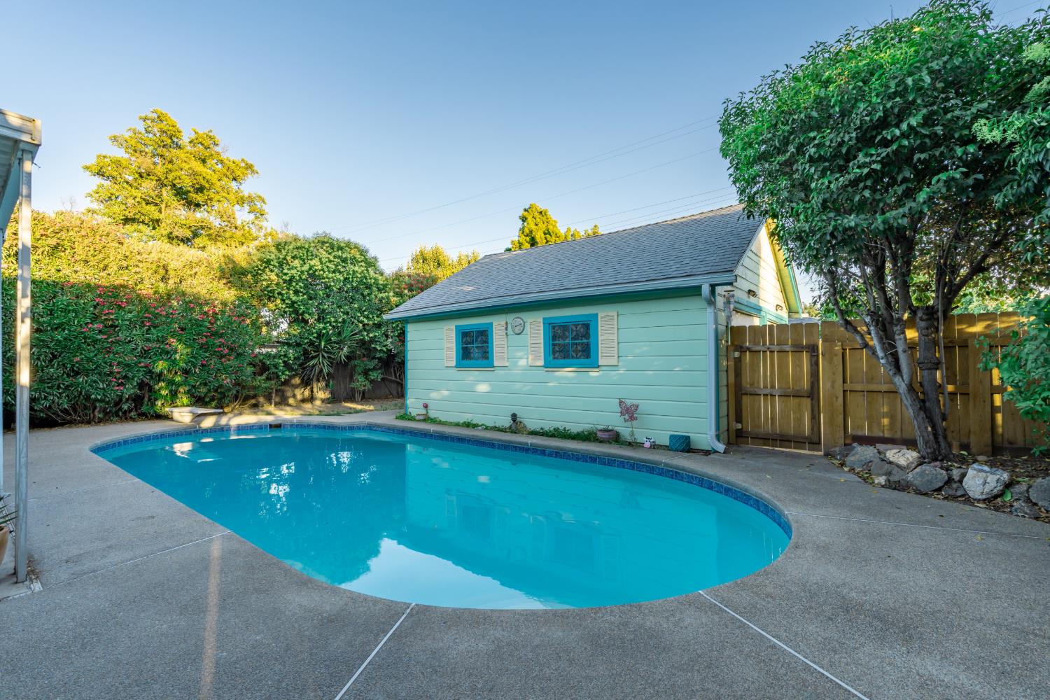 2704 E Michigan Ave, Fresno, CA 93703