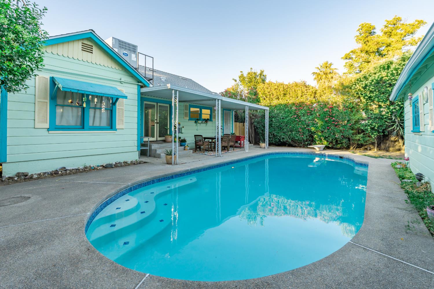 2704 E Michigan Ave, Fresno, CA 93703