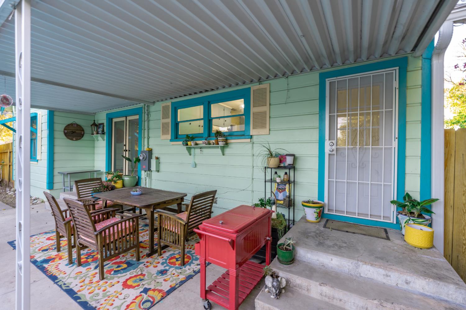 2704 E Michigan Ave, Fresno, CA 93703
