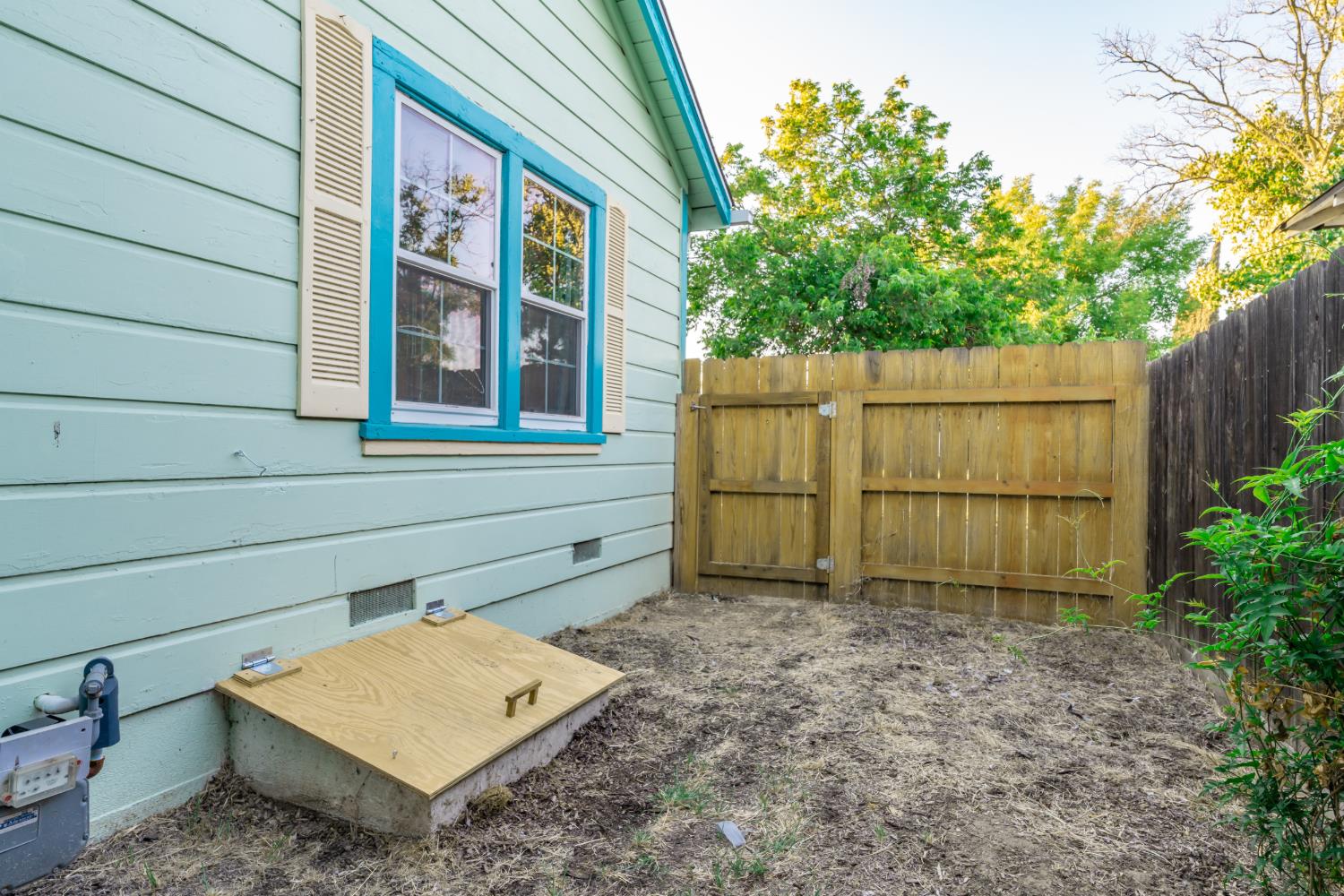 2704 E Michigan Ave, Fresno, CA 93703
