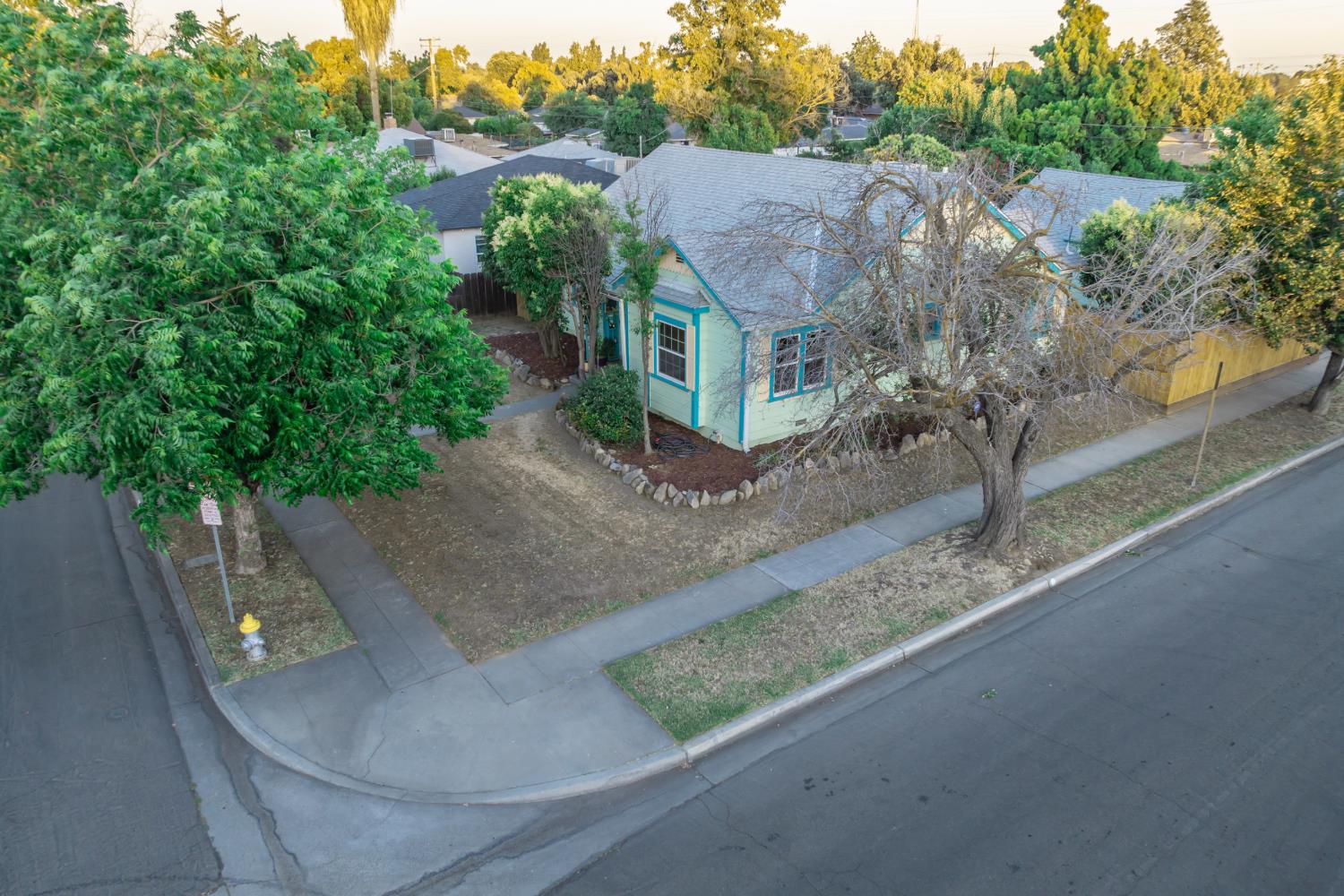 2704 E Michigan Ave, Fresno, CA 93703