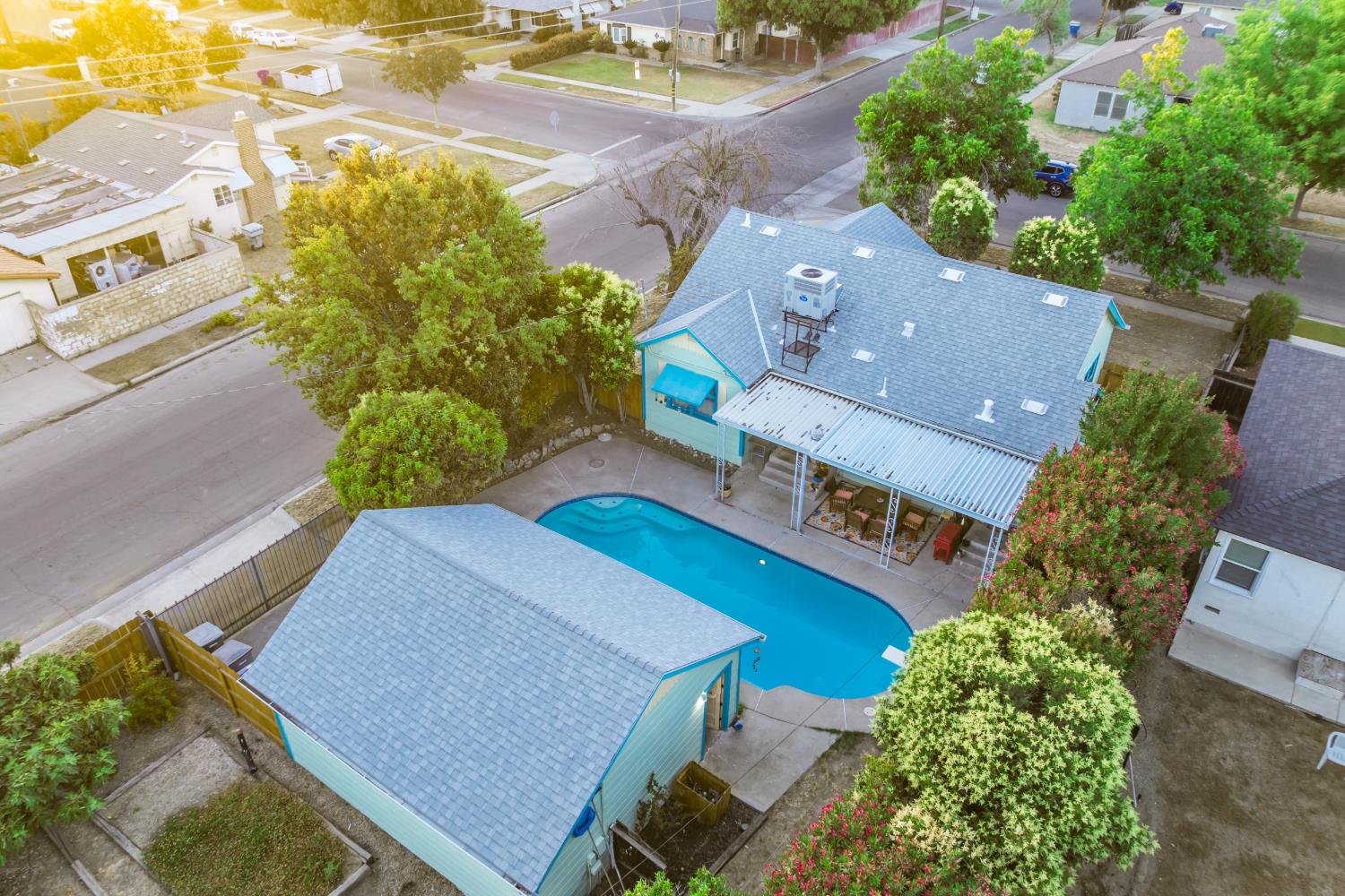 2704 E Michigan Ave, Fresno, CA 93703