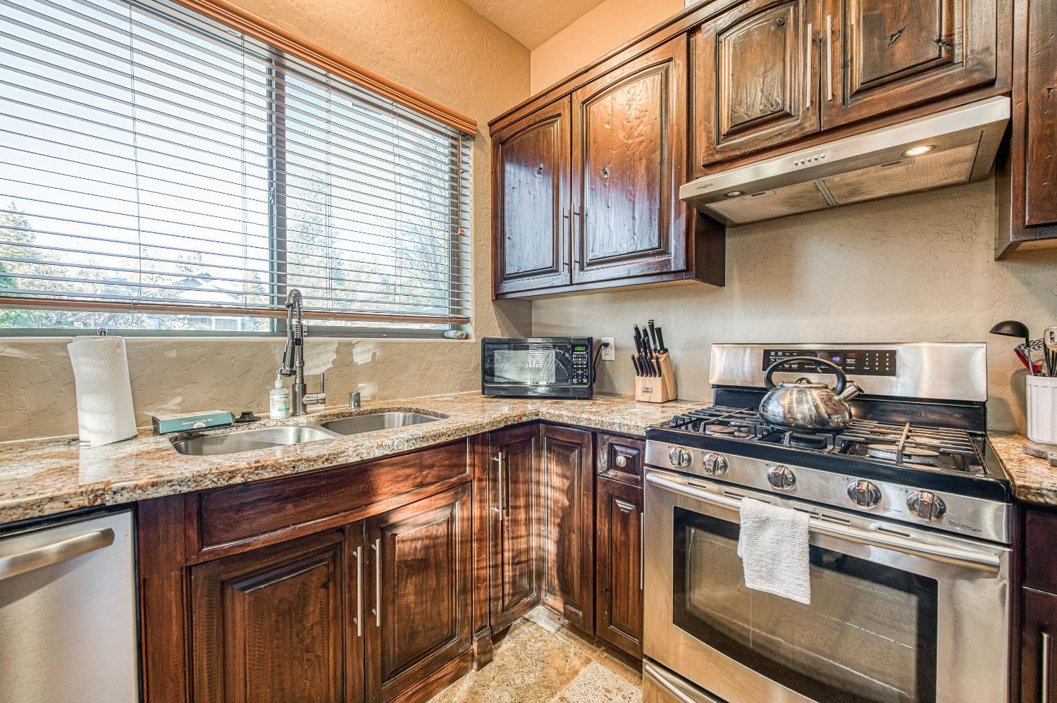 40722 Village Pass Ln, Shaver Lake, CA 93664