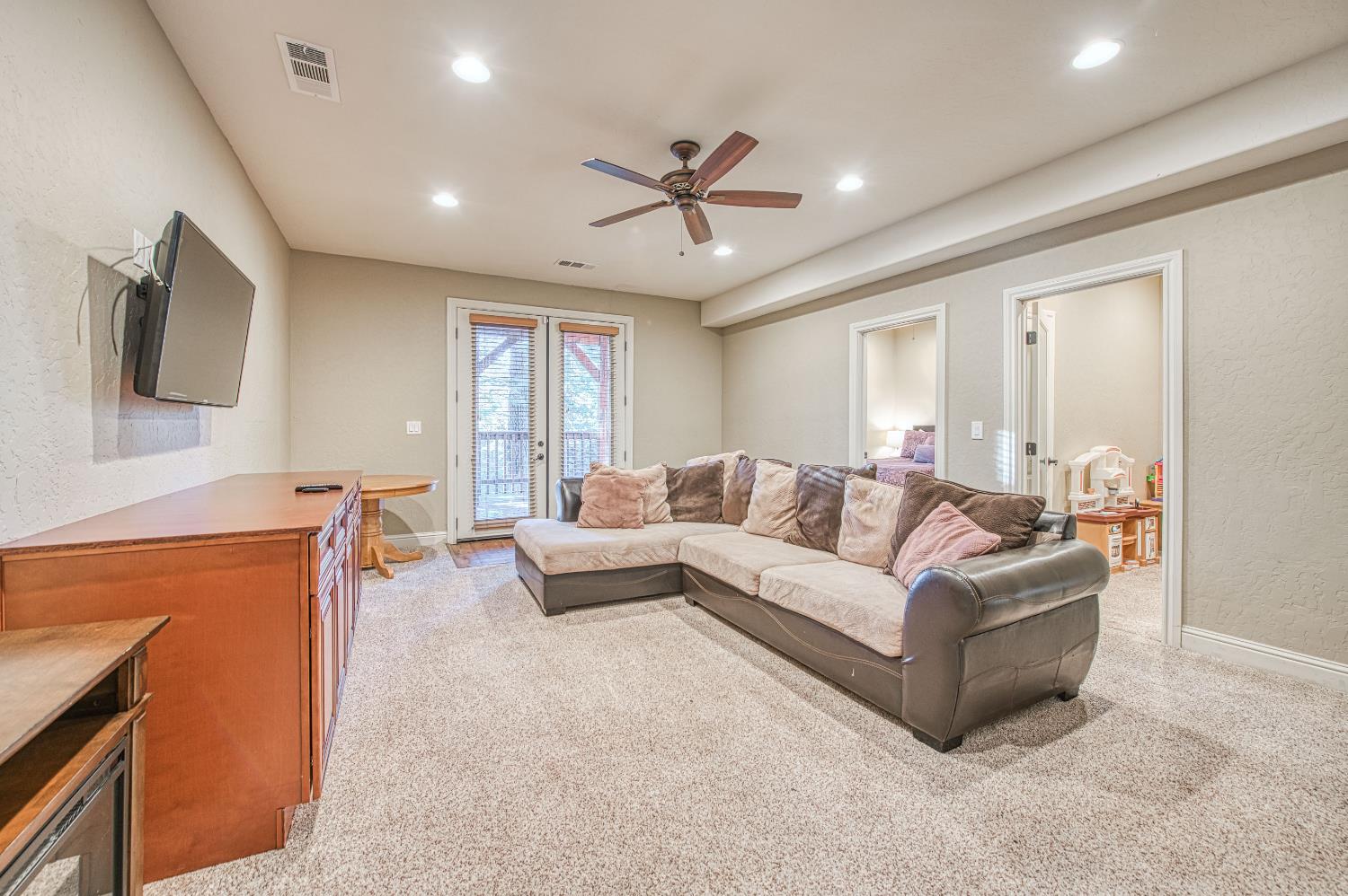 40722 Village Pass Ln, Shaver Lake, CA 93664