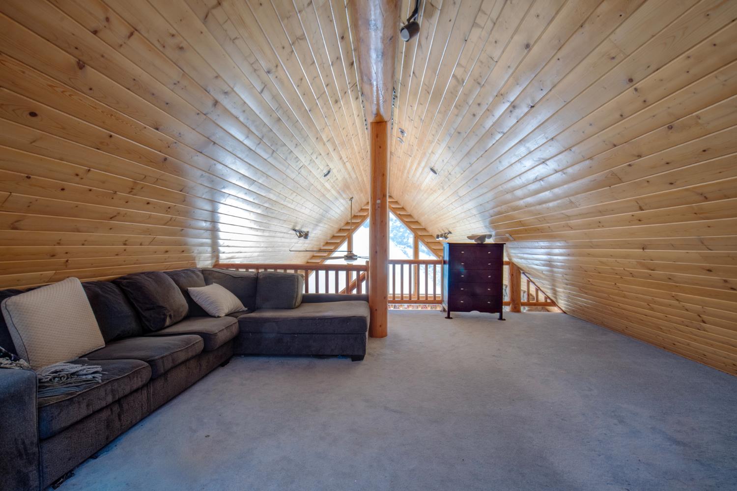 1905 Silver Lane, Yokuts Valley, CA 93675