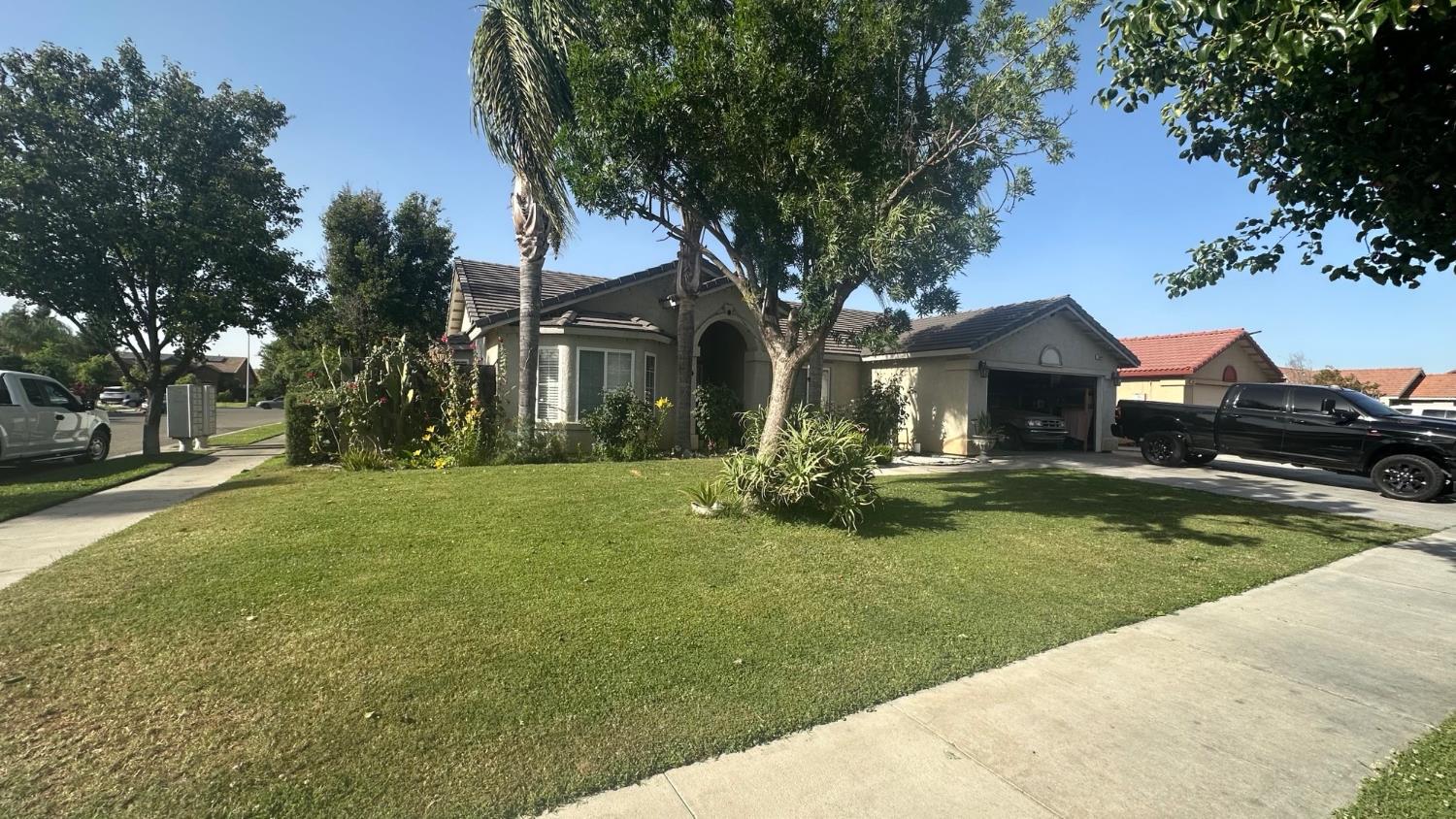 15888 W Stanislaus, Kerman, CA 93630