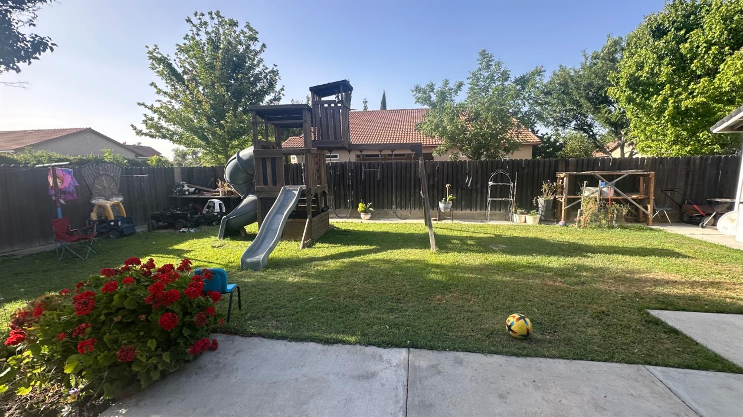 15888 W Stanislaus, Kerman, CA 93630