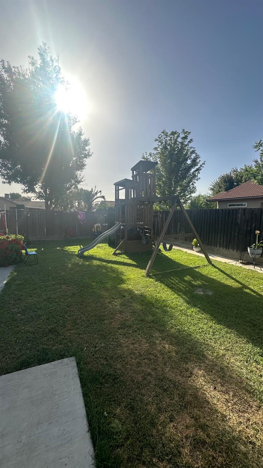15888 W Stanislaus, Kerman, CA 93630