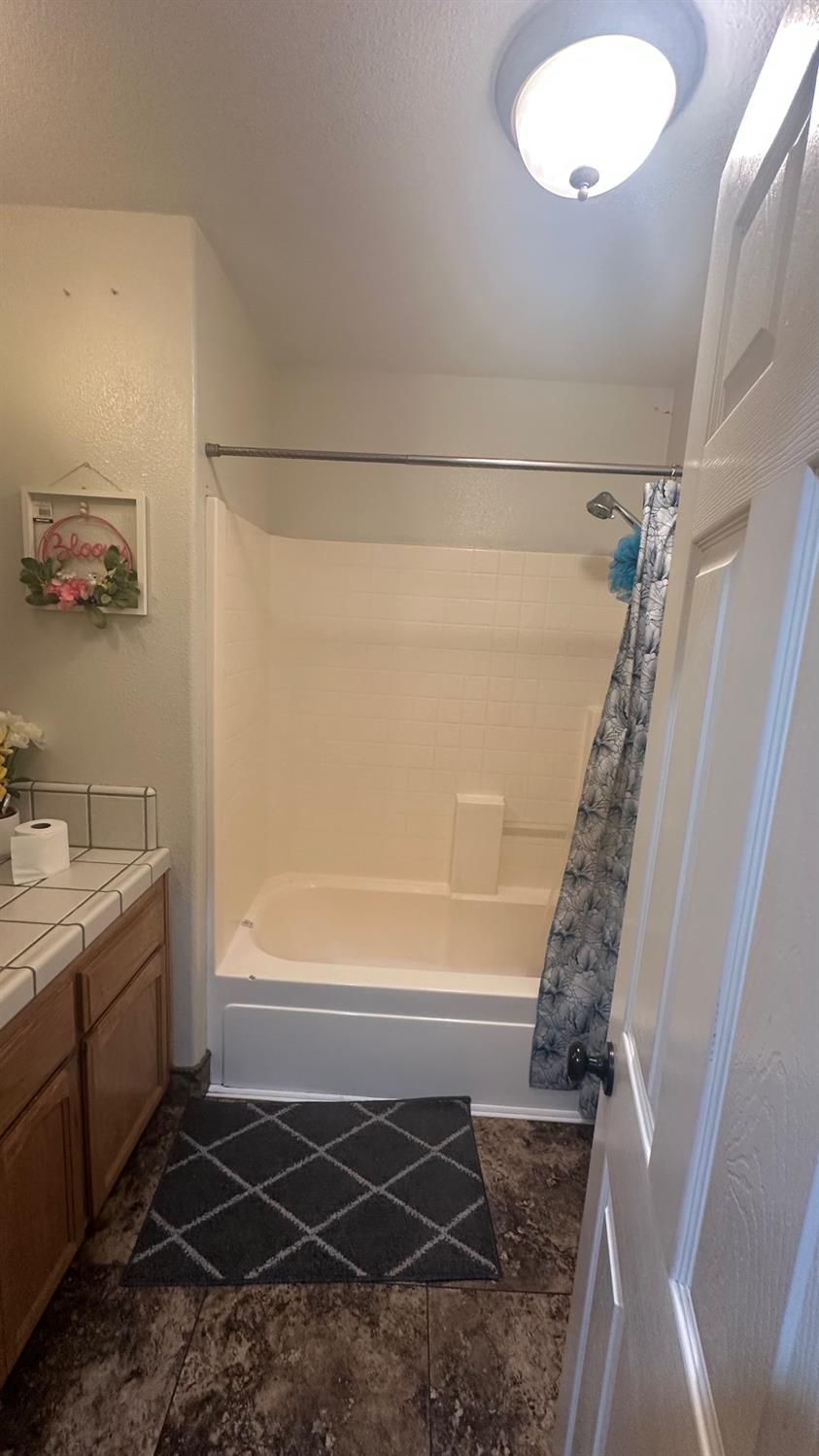 15888 W Stanislaus, Kerman, CA 93630