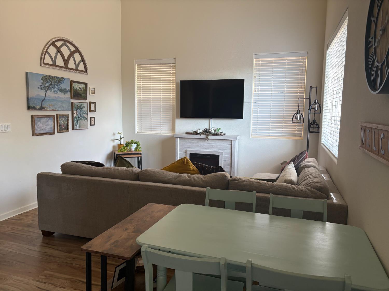 6153 E Peruna Way, Fresno, CA 93727