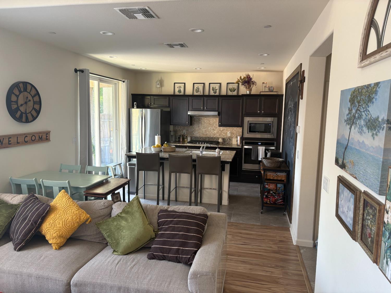 6153 E Peruna Way, Fresno, CA 93727