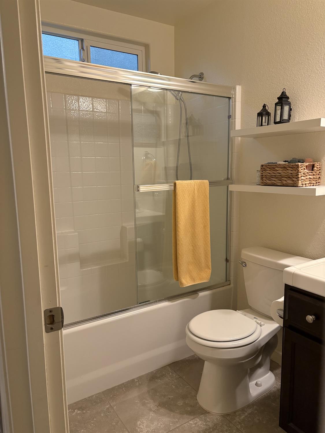 6153 E Peruna Way, Fresno, CA 93727