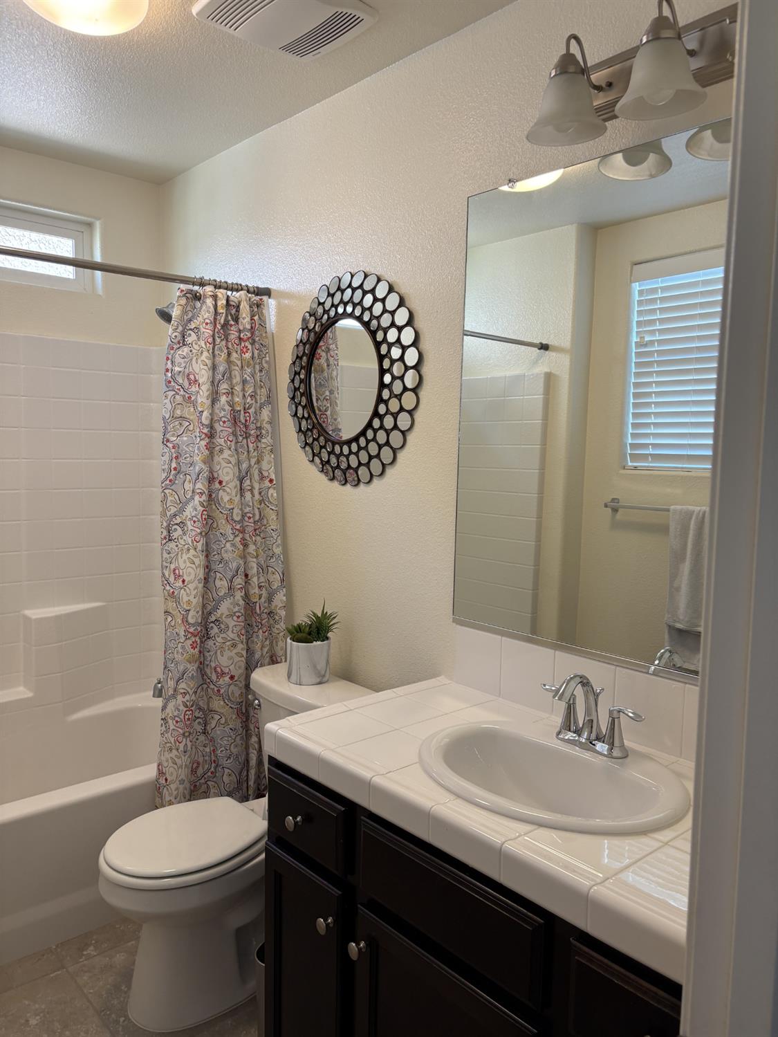 6153 E Peruna Way, Fresno, CA 93727