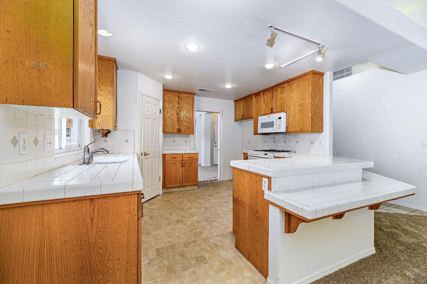 1757 E Birch Ave, Fresno, CA 93720