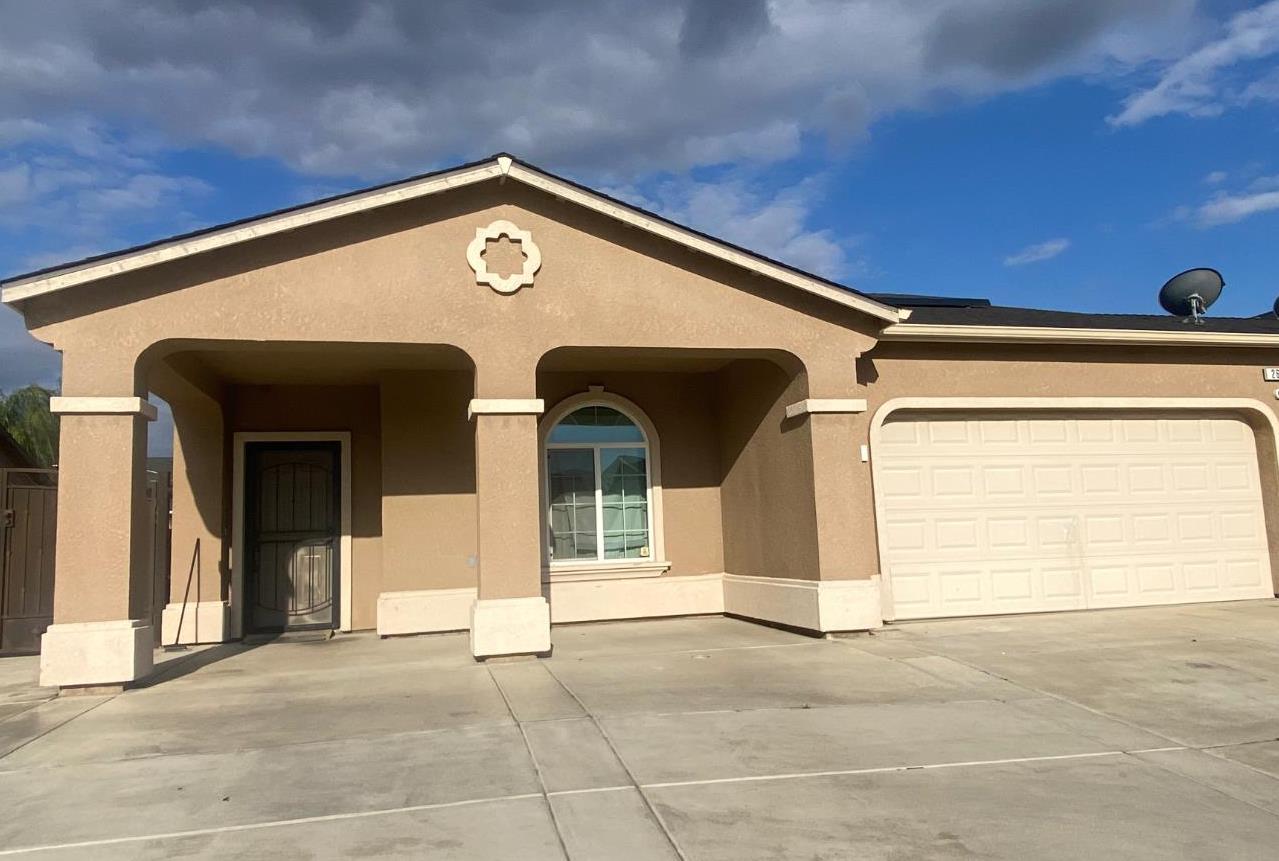 260 N 3Rd St, Orange Cove, CA 93646