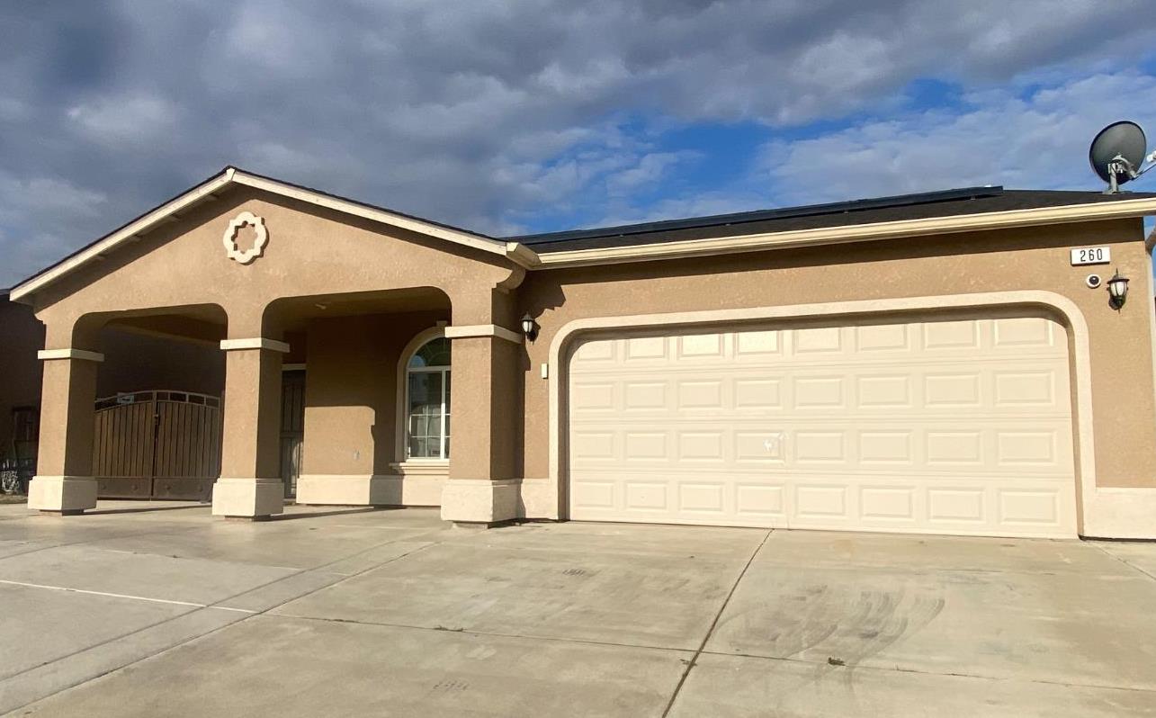 260 N 3Rd St, Orange Cove, CA 93646