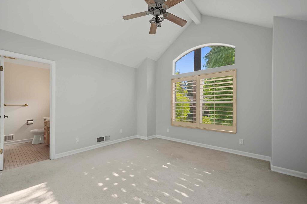 10111 N Spanish Bay Dr, Fresno, CA 93720