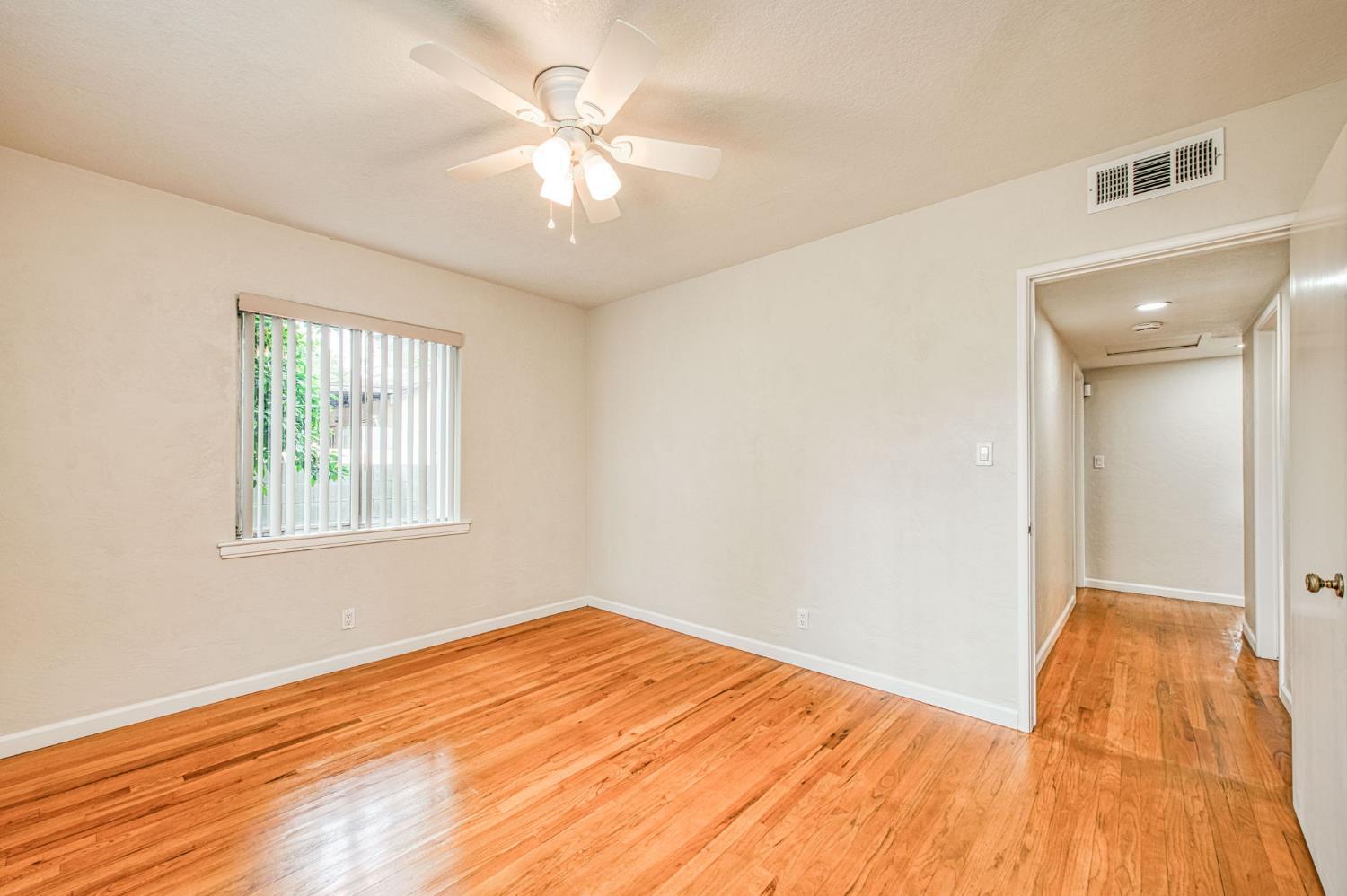 4428 E Lyell Ave, Fresno, CA 93702