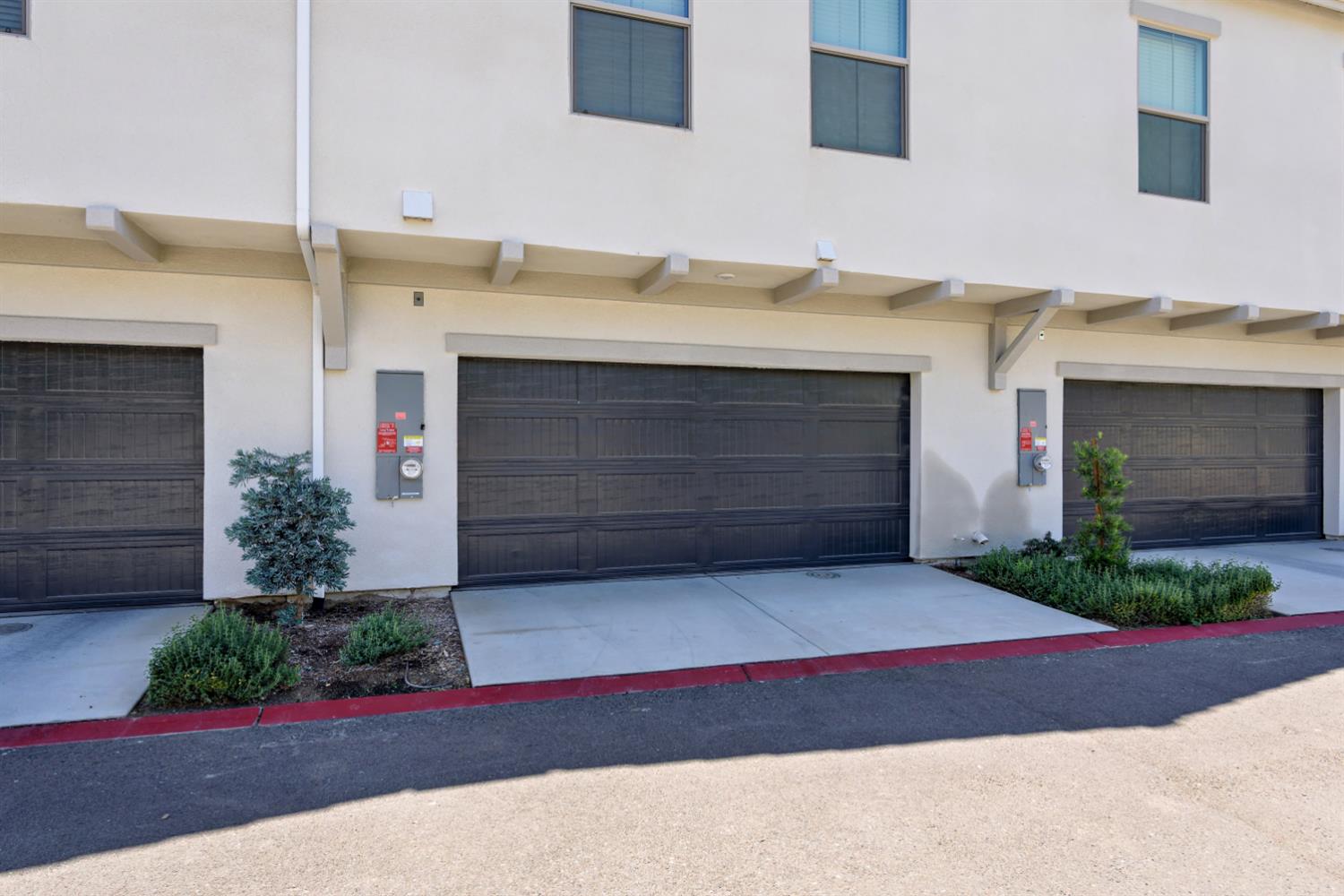 484 W Balsam Ln, Clovis, CA 93611