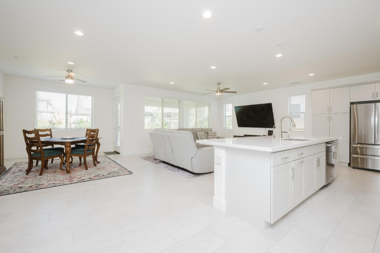 4285 Monarch Place, Madera, CA 93636