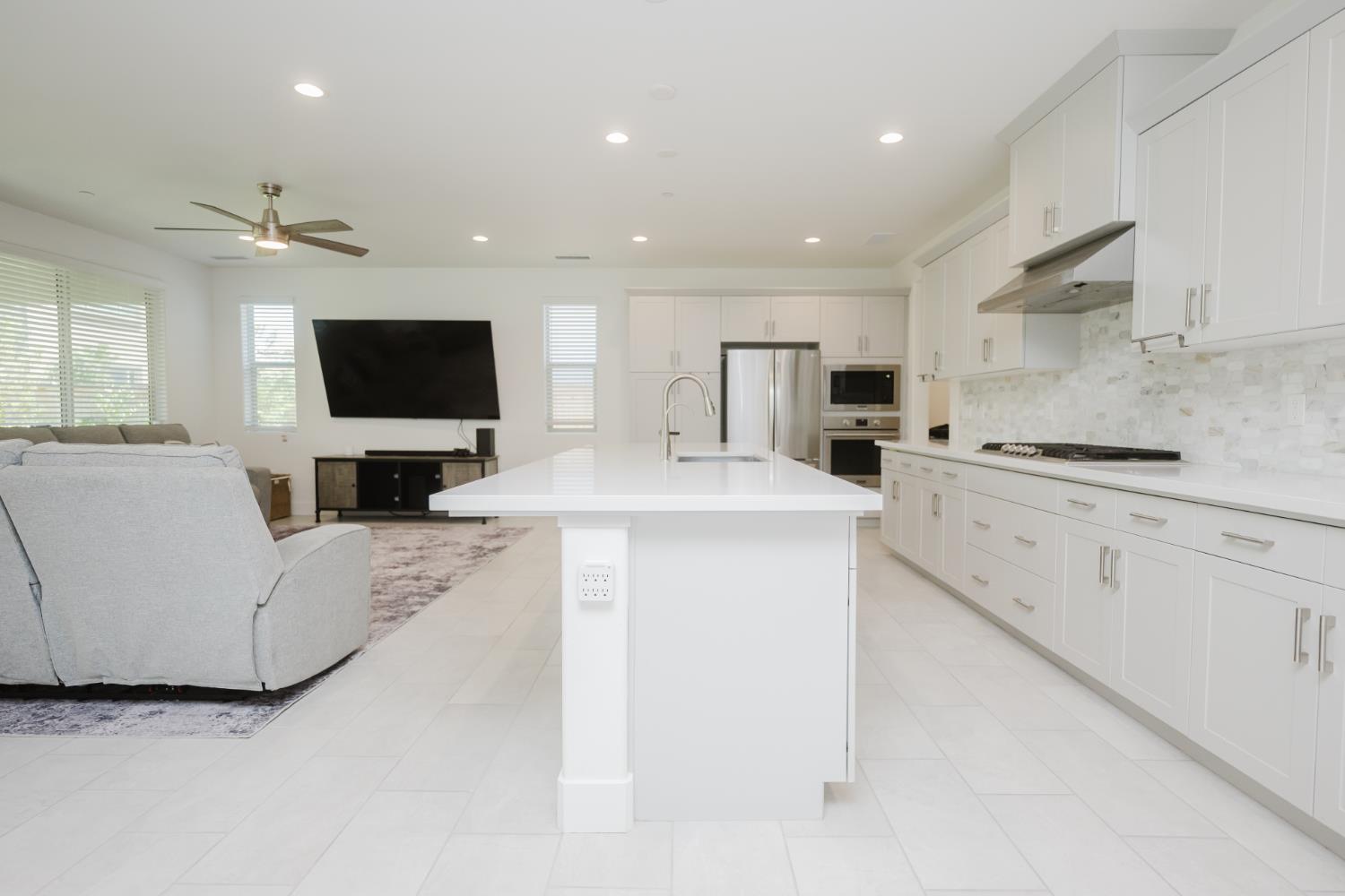 4285 Monarch Place, Madera, CA 93636