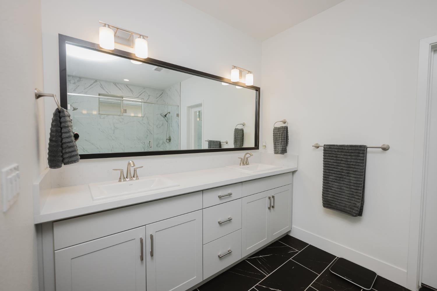 4285 Monarch Place, Madera, CA 93636