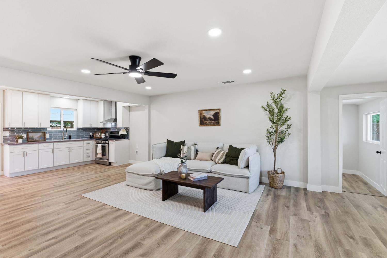 1010 N Turner St, Visalia, CA 93291