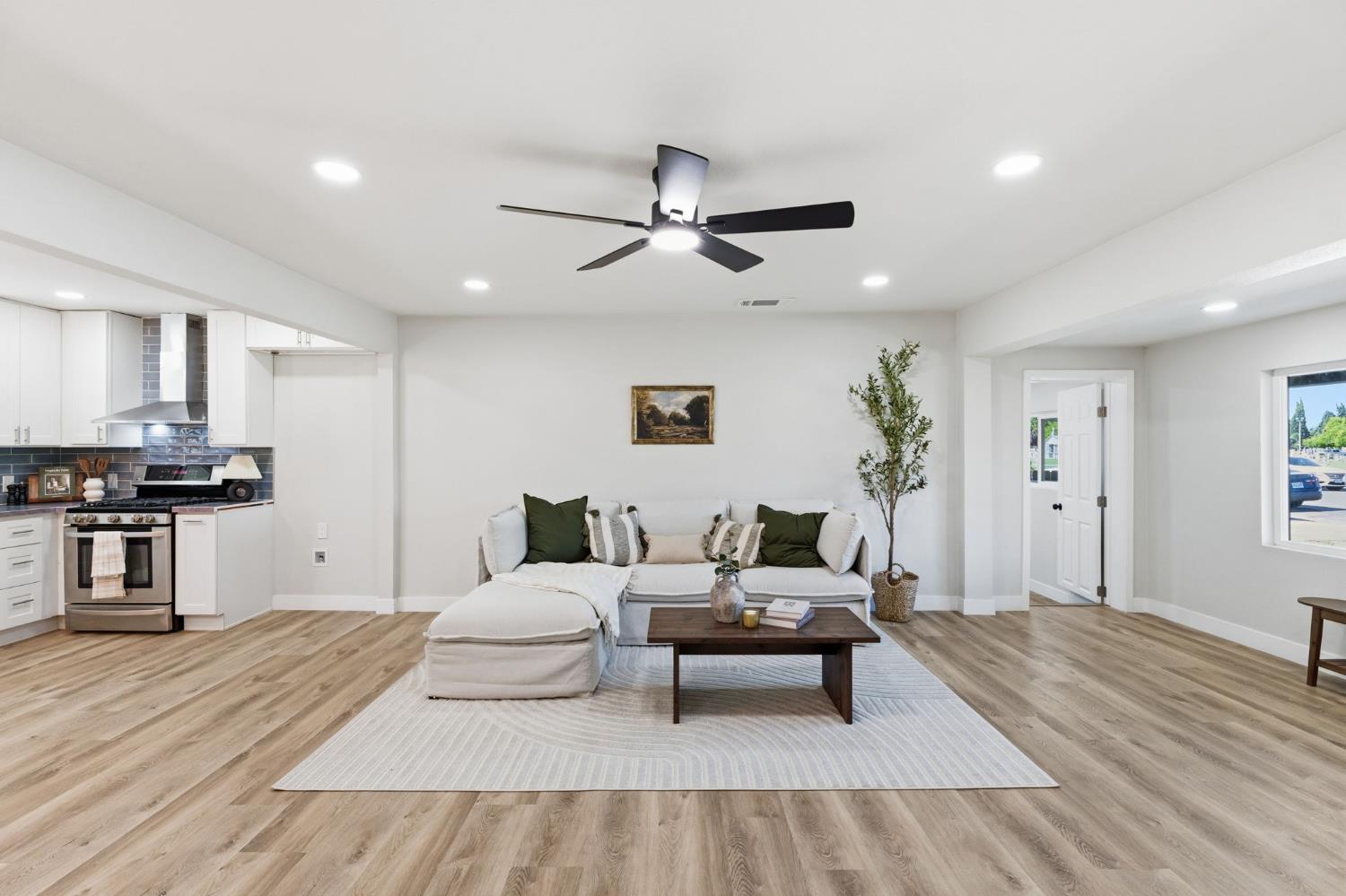 1010 N Turner St, Visalia, CA 93291