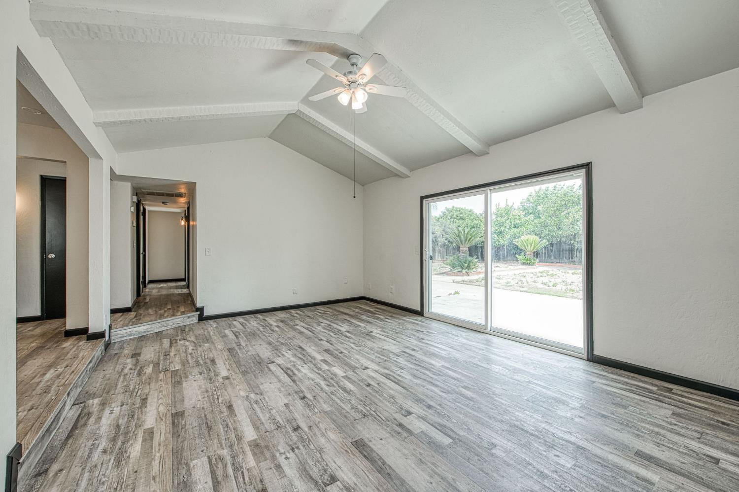 1545 Sunnyside Ave, Clovis, CA 93611