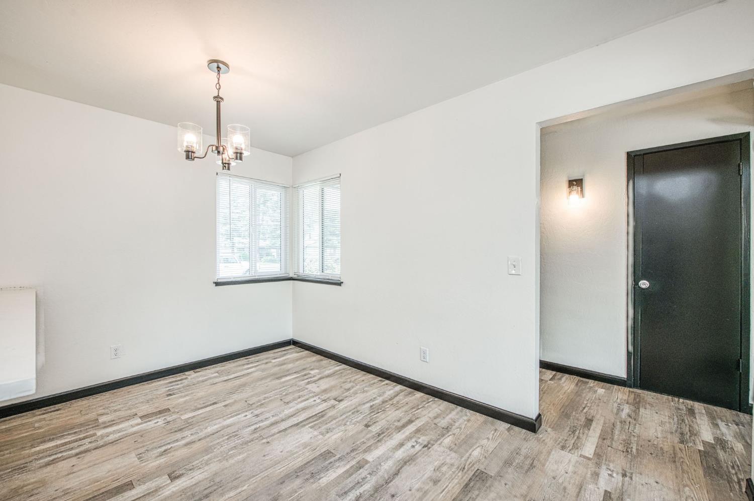 1545 Sunnyside Ave, Clovis, CA 93611