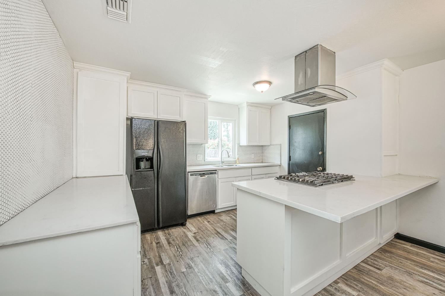 1545 Sunnyside Ave, Clovis, CA 93611