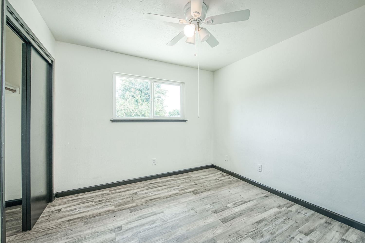 1545 Sunnyside Ave, Clovis, CA 93611