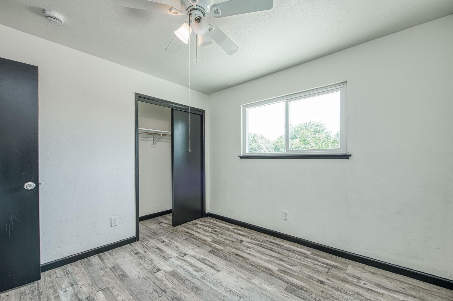 1545 Sunnyside Ave, Clovis, CA 93611