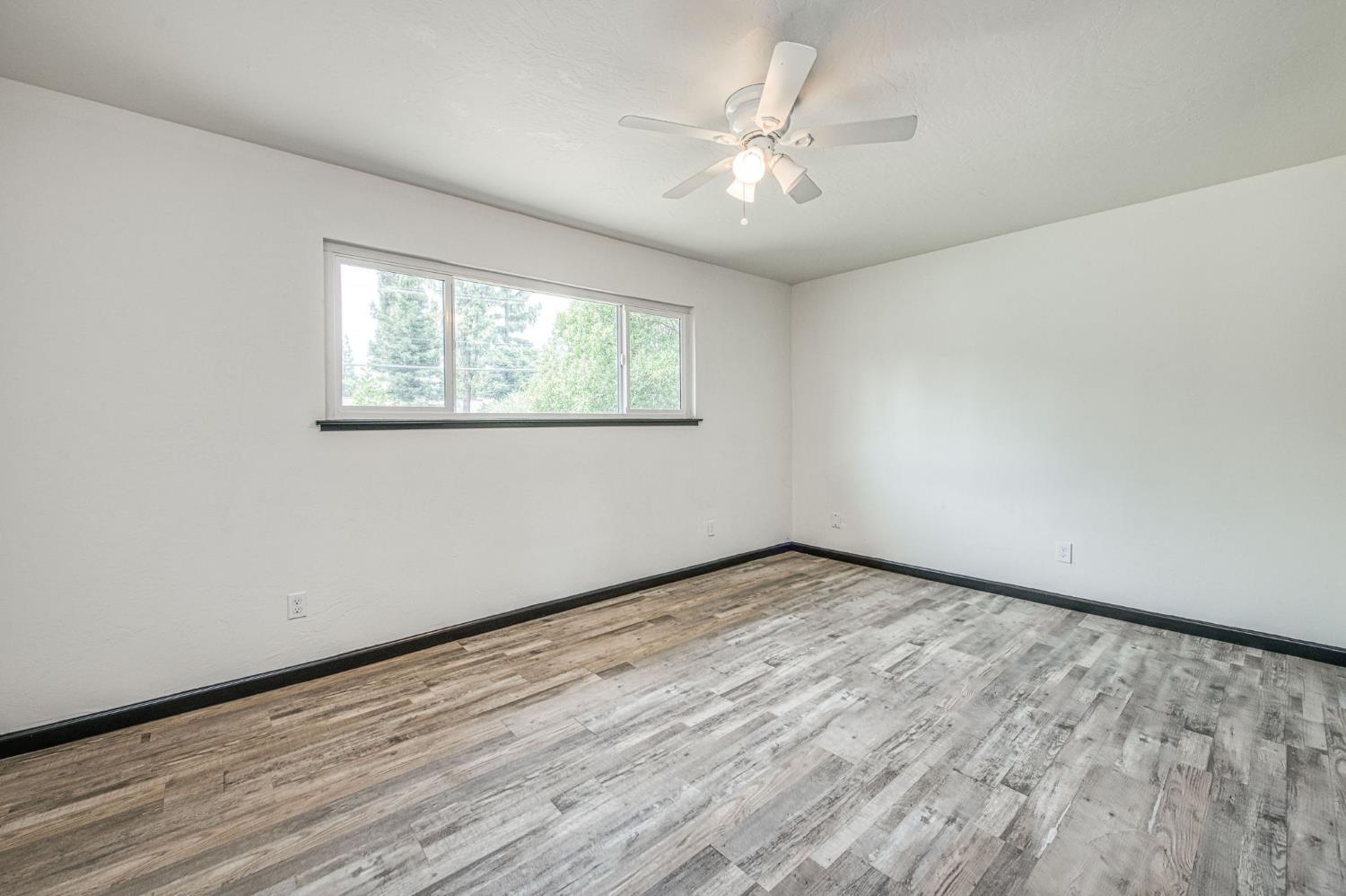 1545 Sunnyside Ave, Clovis, CA 93611