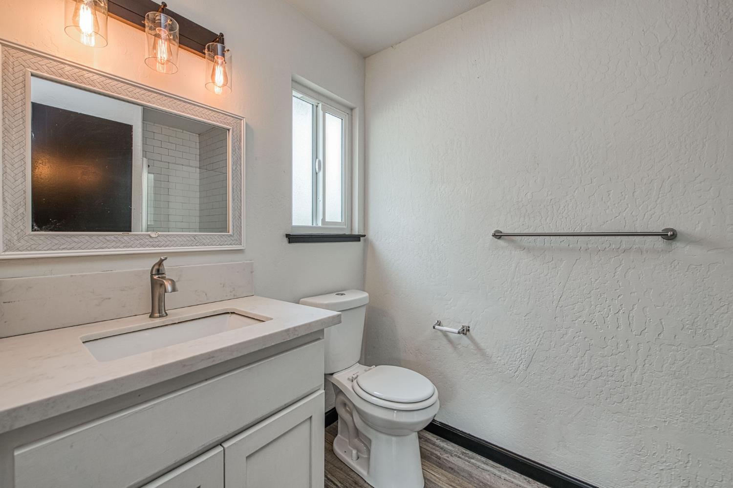 1545 Sunnyside Ave, Clovis, CA 93611