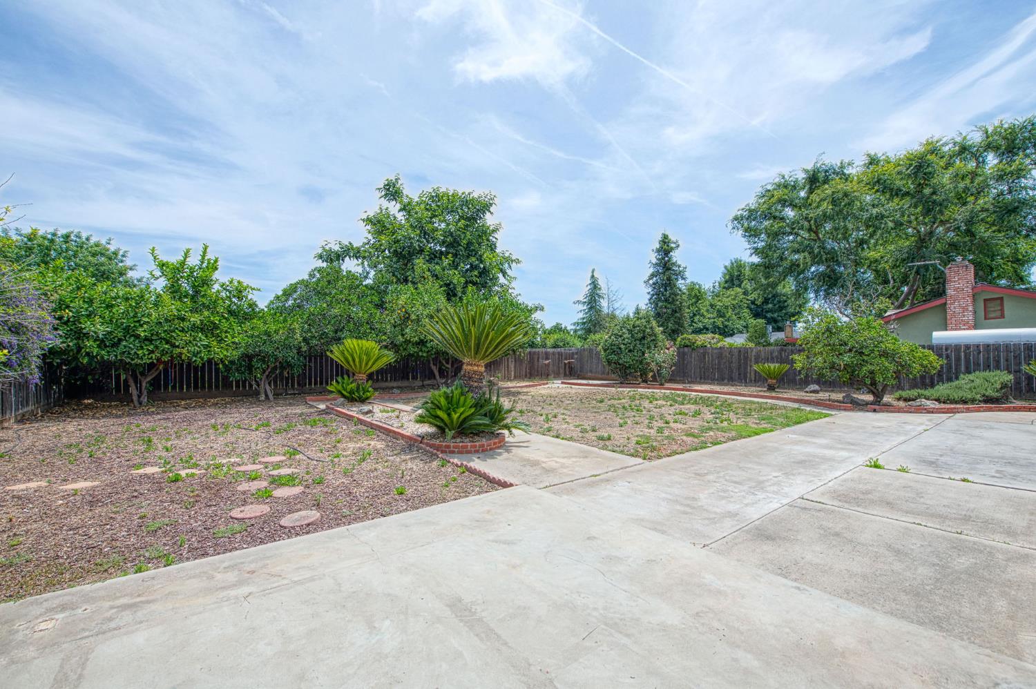 1545 Sunnyside Ave, Clovis, CA 93611