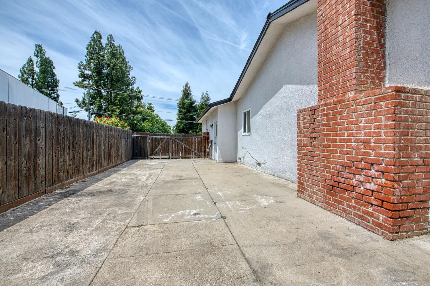 1545 Sunnyside Ave, Clovis, CA 93611