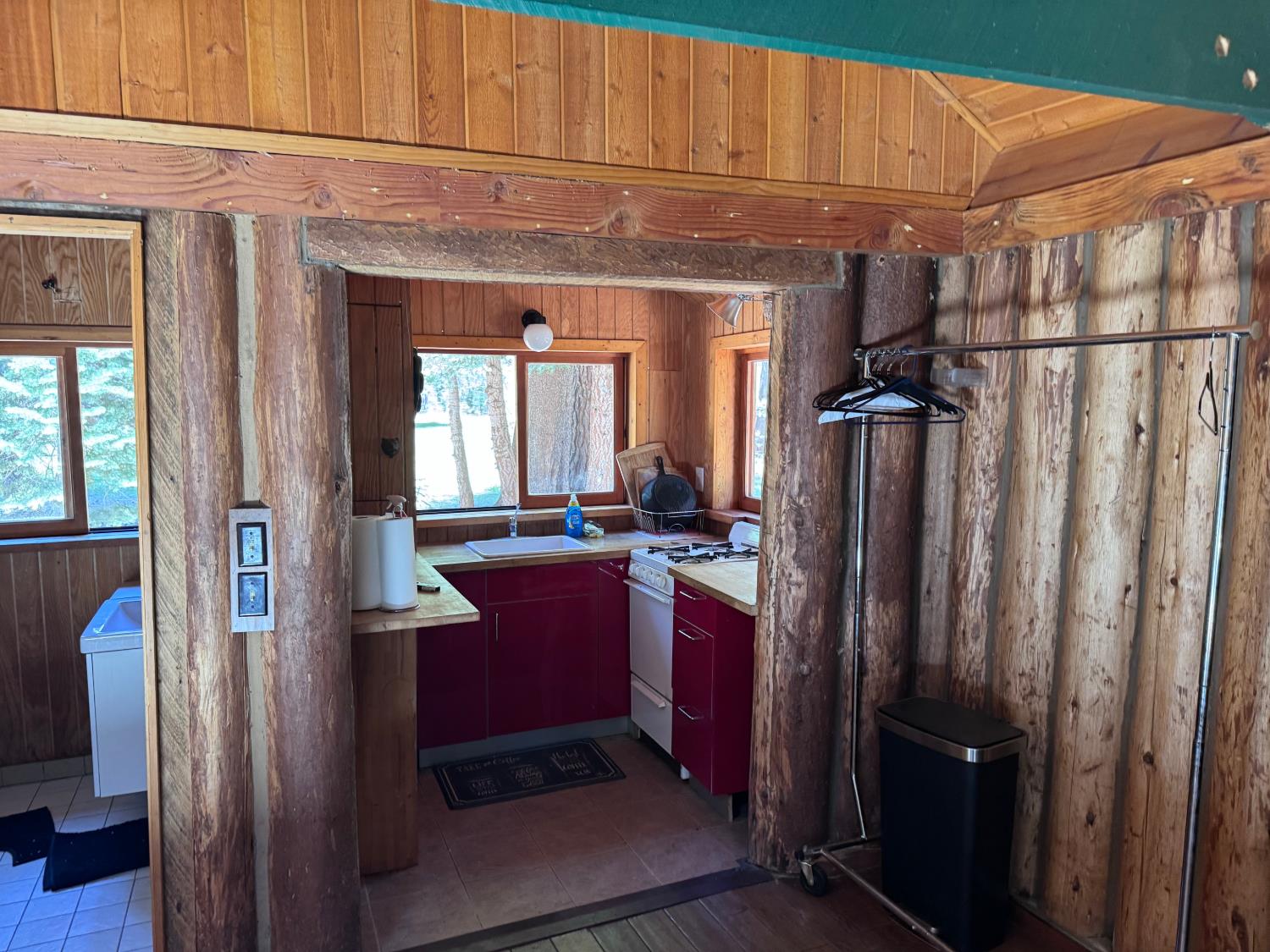 10 Beasore Rd, Bass Lake, CA 93604